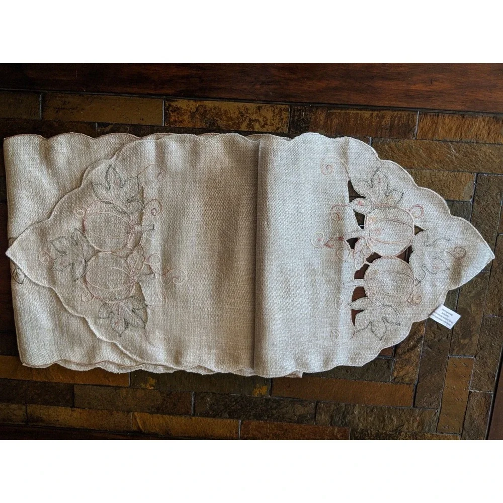 NWT HOME WEAR HOMEWEAR Bountiful Pumрkin Table Runner 14